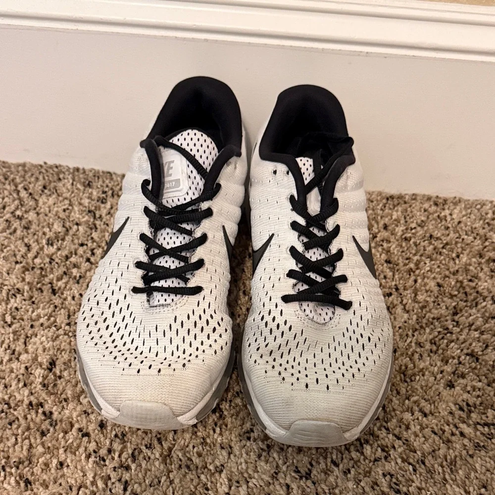 Nike Men's White and Black Air Max Running Shoes